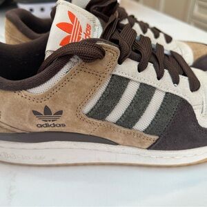 Adidas Men's Forum Low 85 in Branch Brown. Rare